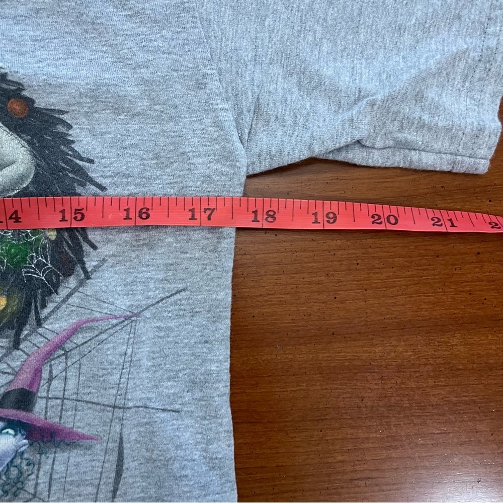 🎃 Disney Nightmare Before Christmas Seasons Screamings Tee Gray Small - Picture 4 of 6